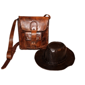 Bolsa e chapéu em couro