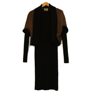 Conjunto de vestido e capa-casaco