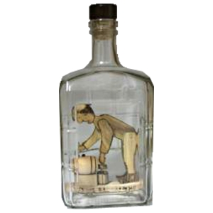 Garrafa com boneco em madeira no interior