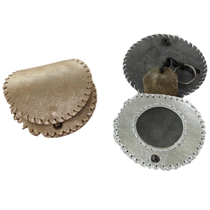 Bolsa em couro com réplica de pedra parideira